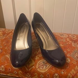Women’s comfort plus dark navy patent leather heels.